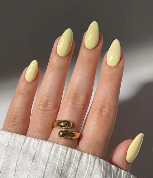 Badem formda pastel sarı — Paylaşılan tasarım referansı ilham görseli