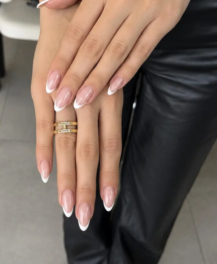 Badem formda ince beyaz French — OZ Nail Studio